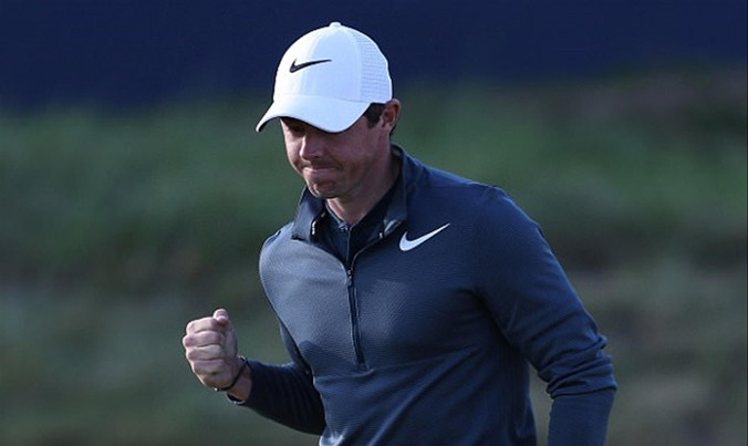 Rory McIlroy kịp bừng tỉnh để có màn trở lại ngoạn mục ở ngày thi đấu đầu tiên. Ảnh: GETTY IMAGES.