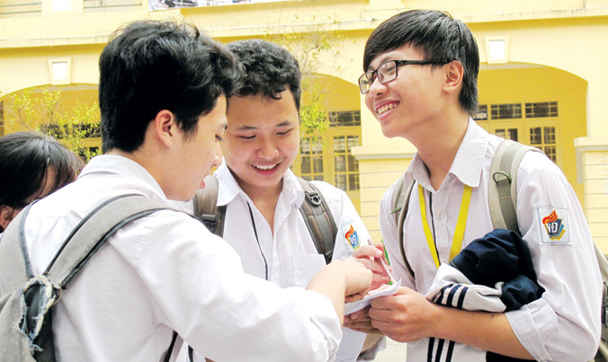 Thí sinh xong nhiệm vụ, các trường ĐH lo chống ảo. Ảnh: Nghiêm Huê.