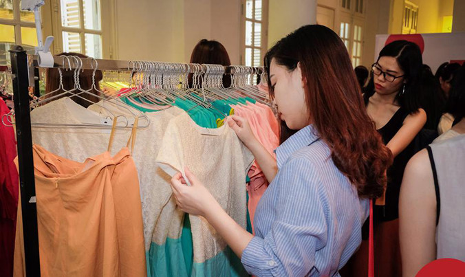 Mua quần áo là làm từ thiện.