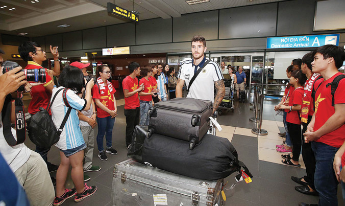 Các cầu thủ U20 Argentina đến Hà Nội để chuẩn bị cho trận giao hữu với ĐT U22 Việt Nam vào chiều 14/5 tới. Ảnh: VSI.