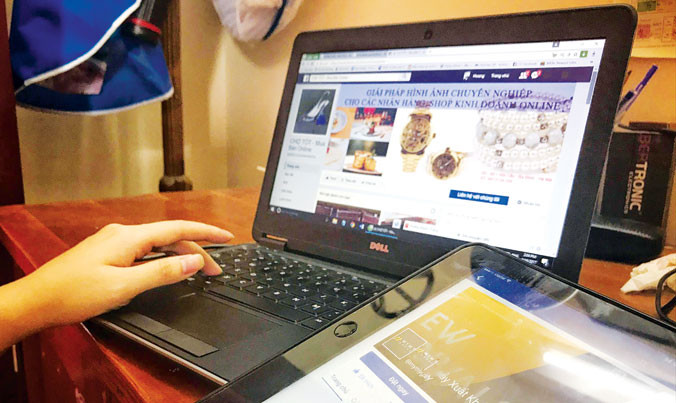 Hà Nội đang có gần 17.000 tài khoản kinh doanh trên trang mạng xã hội Facebook. Ảnh: T.H.