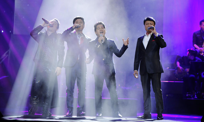 Tuấn Ngọc (bìa phải) quả là “riêng một góc trời” so với với ba nam ca sĩ chung chương trình. Ảnh: Trần Hiệp.