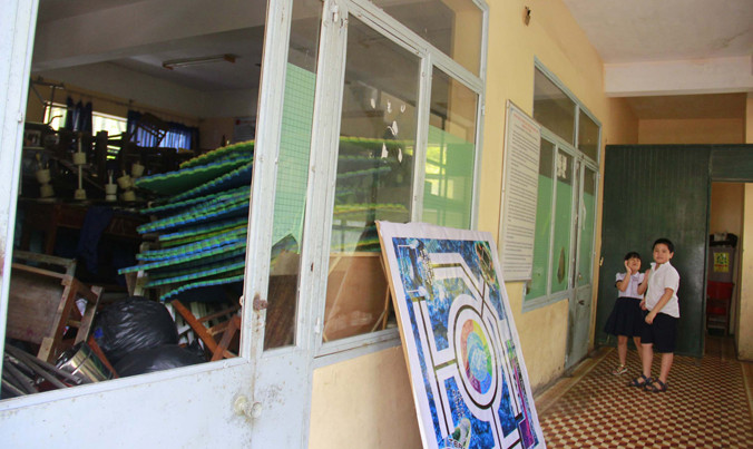 Tuyển không đủ học sinh, nhiều phòng học ở trường Tiểu học Phan Thanh dư thừa phải làm nhà kho, phòng đọc sách. Ảnh: Thanh Trần.
