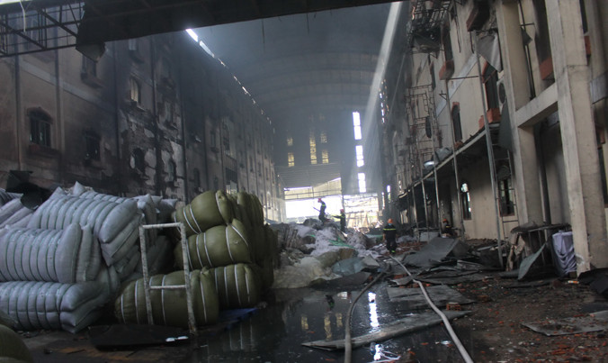 Cảnh tan hoang sau khi ngọn lửa được khống chế.