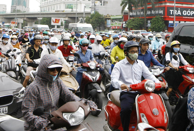 Ô nhiễm không khí do khí thải gây ra. Ảnh: Như Ý.