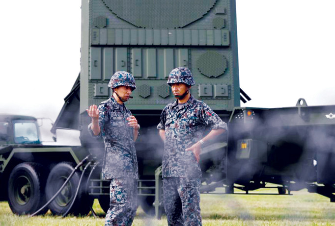 Lực lượng Phòng vệ Nhật Bản tổ chức diễn tập sử dụng hệ thống phòng thủ tên lửa Patriot-3 tại căn cứ không quân Mỹ ở Yokota, ngoại ô Tokyo, ngày 29/8. Ảnh: Getty Images.