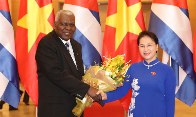 Chủ tịch Quốc hội Nguyễn Thị Kim Ngân và Chủ tịch Quốc hội Cuba Esteban Lazo Hernandez. Ảnh: TTXVN.