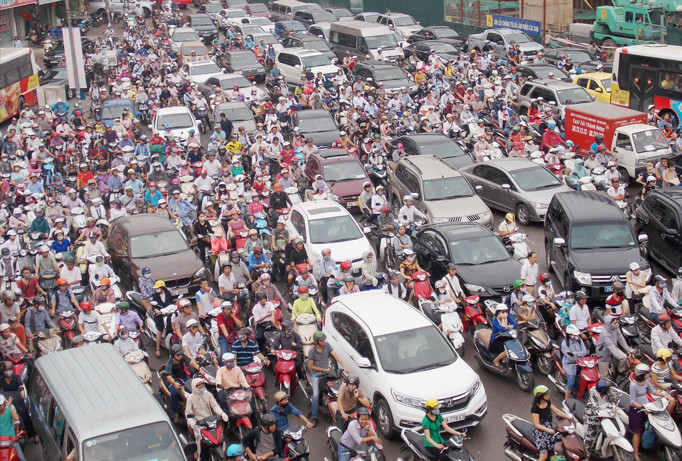 Để cụ thể hóa các ý tưởng chống ùn tắc vừa đoạt giải, lãnh đạo Sở GTVT Hà Nội cho biết, Hà Nội còn phải làm nhiều việc​. Ảnh: T.Đảng.