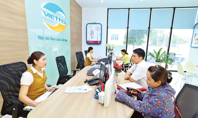 Viettel, Tân Cảng hay mô hình các tổng công ty bay là điển hình cho việc vừa bảo vệ Tổ quốc, chủ quyền lãnh thổ trên đất liền, trên biển Đông, các quần đảo, nhà giàn và vừa làm kinh tế có lãi. Ảnh:TTXVN.