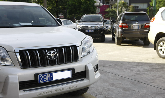 Năm 2017 sẽ tiếp tục giảm mạnh sử dụng xe công. Ảnh: Như Ý.