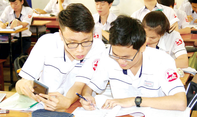 Học sinh TPHCM đang ôn thi những ngày cuối. Ảnh: Nguyễn Dũng.