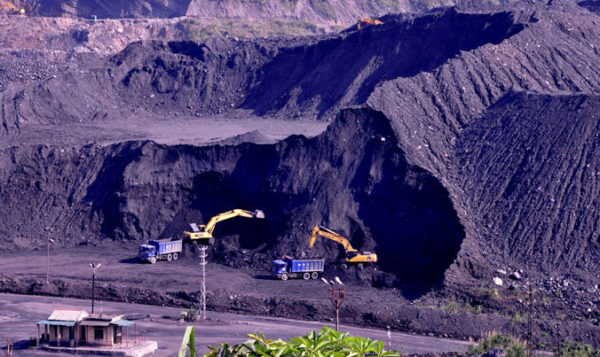 Khai thác than tại mỏ than Quảng Ninh. Ảnh: Hồng Vĩnh.