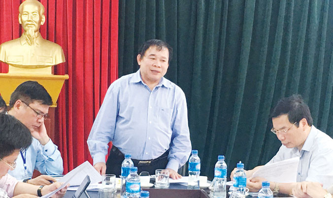 Thứ trưởng GD&ĐT Bùi Văn Ga kiểm tra thi tại tỉnh Ninh Bình.