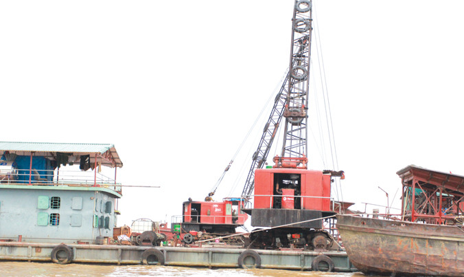 Có được giấy phép khai thác, doanh nghiệp chỉ việc “ngồi mát ăn bát vàng”. Ảnh: Đ.H.