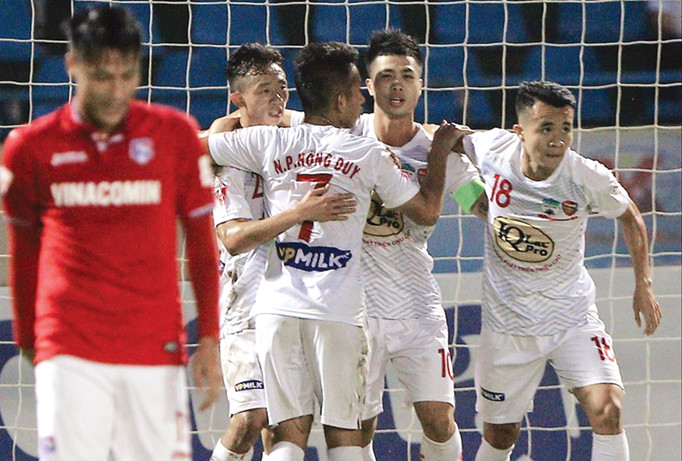HAGL có chiến thắng quan trọng trong ngày Toyota V-League đá trở lại. Ảnh: T.Thế.