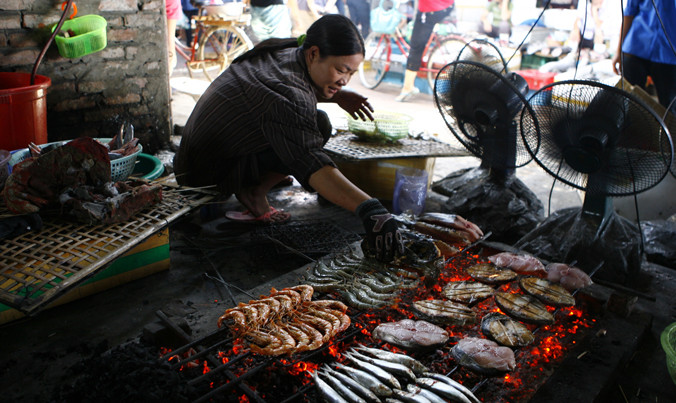 Chợ Hải sản Cửa Lò. Ảnh: Hồng Vĩnh.