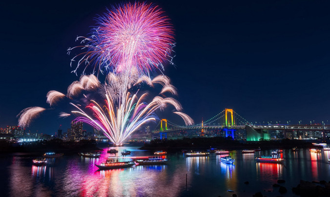 Pháo hoa Đà Nẵng. Ảnh: Hồng Vĩnh.