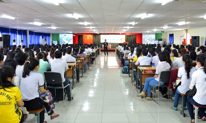 Một buổi học tại giảng đường Học viện Tài chính. Ảnh: N. Châu.