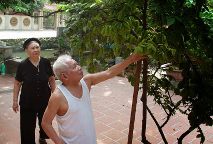 Ông bà nhà nghiên cứu Hoàng Tuấn Phổ.