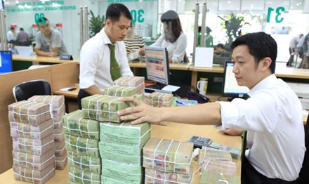 Gửi tiền kỳ hạn vừa phải, ngân hàng có lãi suất và tín nhiệm tốt hơn là mua chứng chỉ tiền gửi.