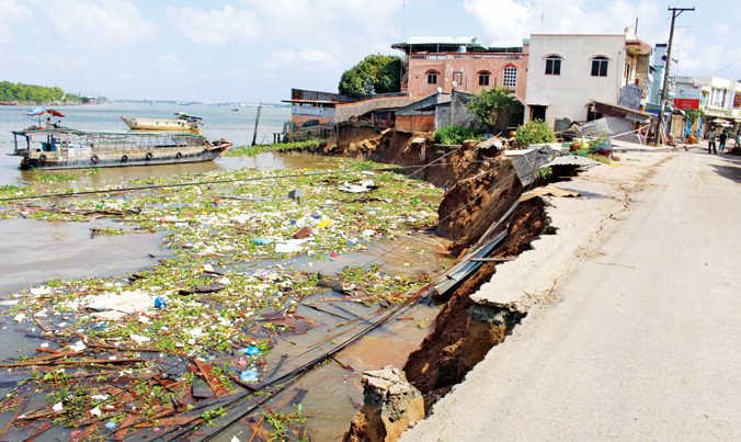 Sạt lở nghiêm trọng tại bờ sông tại An Giang tháng 4/2017 Ảnh: Nhật Huy.