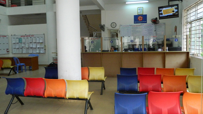 Tại phòng tiếp nhận và trả hồ sơ thuộc UBND phường 3, quận Bình Thạnh (ảnh chụp vào lúc 15h30 chiều 2/2).