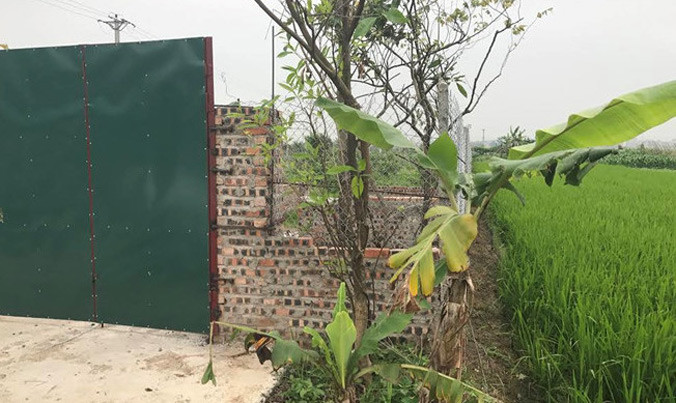 Công trình xây dựng nhan nhản mọc trên đất nông nghiệp tại huyện Đông Anh. Ảnh: M.Đ.