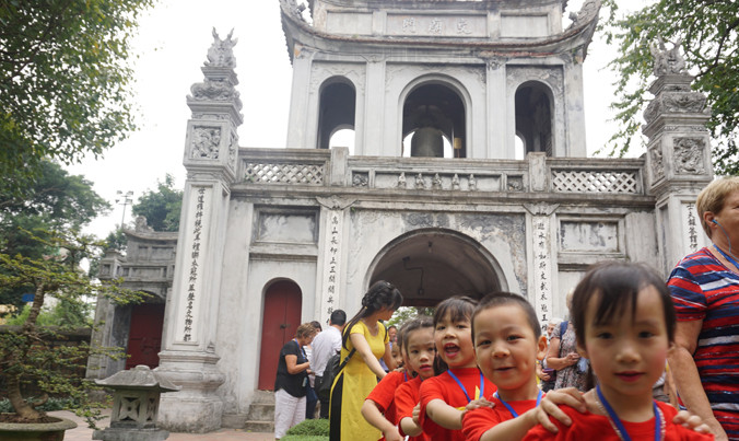 Văn Miếu Quốc Tử Giám cần được thay máu cả phần vỏ kiến trúc lẫn hoạt động đi kèm Ảnh: Toan Toan.