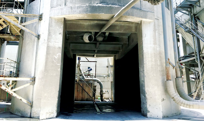 4 lò với 4 xi-lô tại Nhiệt điện Hải Phòng chuyển thẳng tro xỉ vào xe của đơn vị bao tiêu.