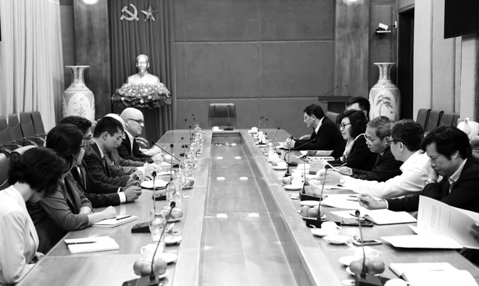 Bà Nguyễn Thị Minh, Tổng giám đốc BHXH Việt Nam làm việc với lãnh đạo WB.