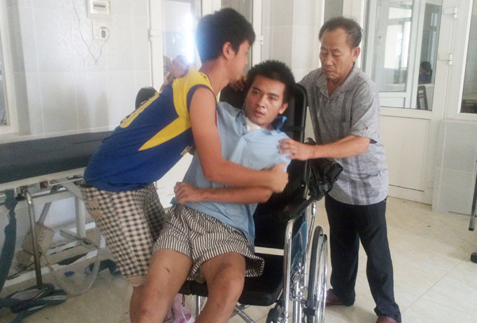 Tài xế Võ Văn Quý đã tỉnh nhưng vô thức do tổn thương não.