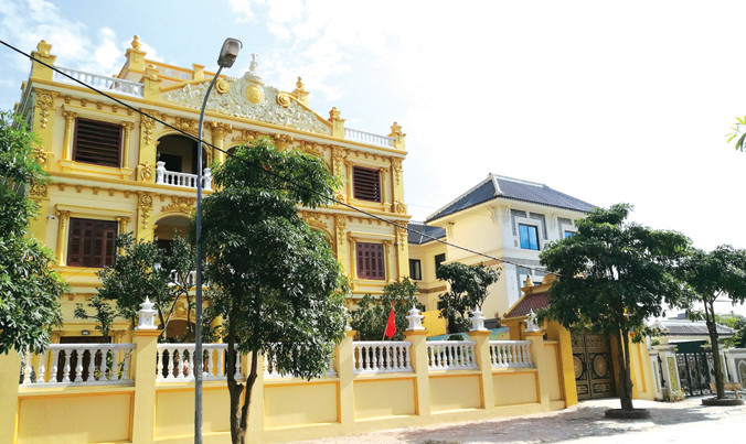 Nhiều công trình vi phạm hoành tráng “vô tư” xây dựng trên địa bàn xã Bát Tràng.