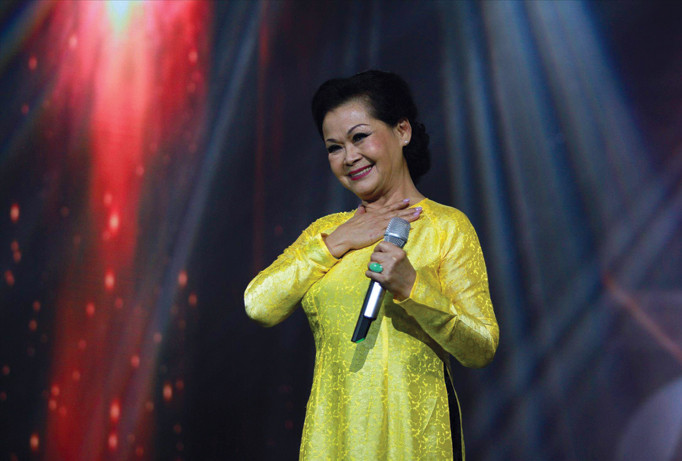 Đêm 9/9 đánh dấu chuyến lưu diễn xuyên Việt và làm từ thiện dài hơi nhất của Khánh Ly​. Ảnh: N.M.Hà.