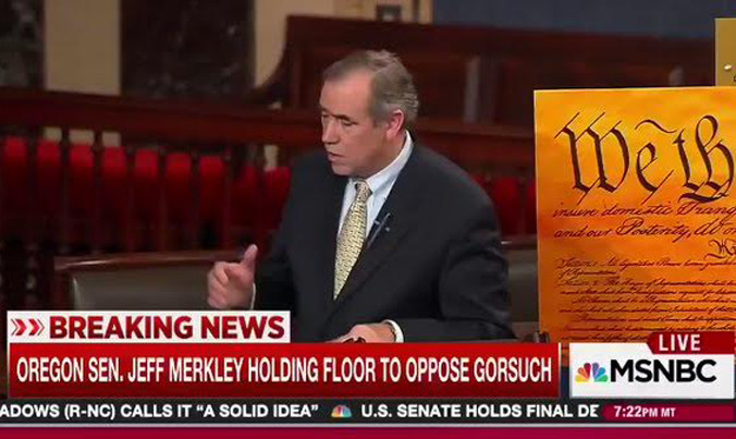 Thượng nghị sĩ Jeff Merkley.