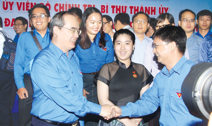 Bí thư Thành ủy TPHCM Nguyễn Thiện Nhân gặp mặt hơn 80 thanh niên gồm các nhà khoa học trẻ, kỹ sư, giảng viên, vận động viên, công nhân… tiêu biểu của thành phố ngày 21/5. Ảnh: NT-VM.