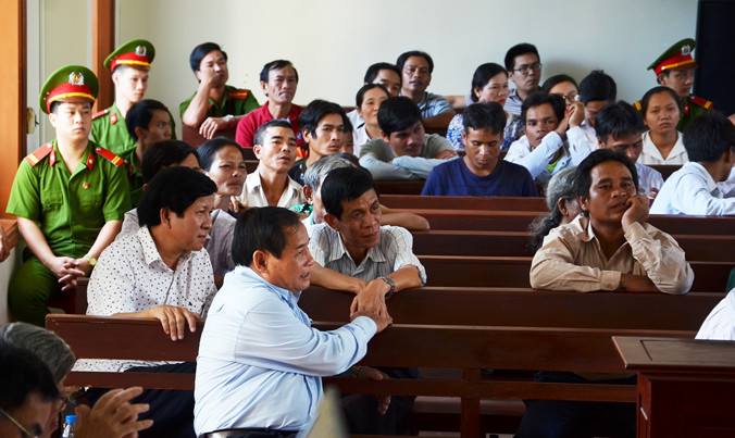 Nhiều người liên quan được triệu tập đến phiên tòa.