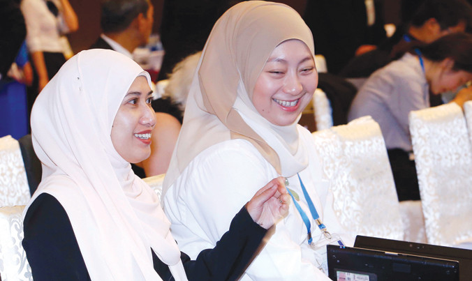 Đại diện các nền kinh tế APEC thảo luận bên lề SOM 2 ở Hà Nội. Ảnh: TTXVN.