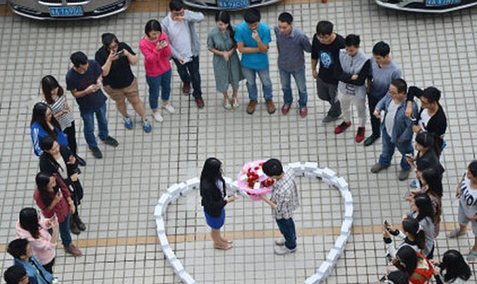 Mua 99 chiếc Iphone6 làm lễ vật cầu hôn vẫn thất bại.