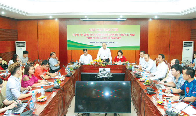 Lãnh đạo Tổng cục TDTT thông báo quyết định “chốt” danh sách Đoàn TTVN tham dự SEA Games 29. Ảnh: T.ĐạT.