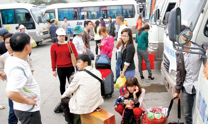 Bến xe Mỹ Đình (Hà Nội) những ngày gần Tết. Ảnh: Như Ý.