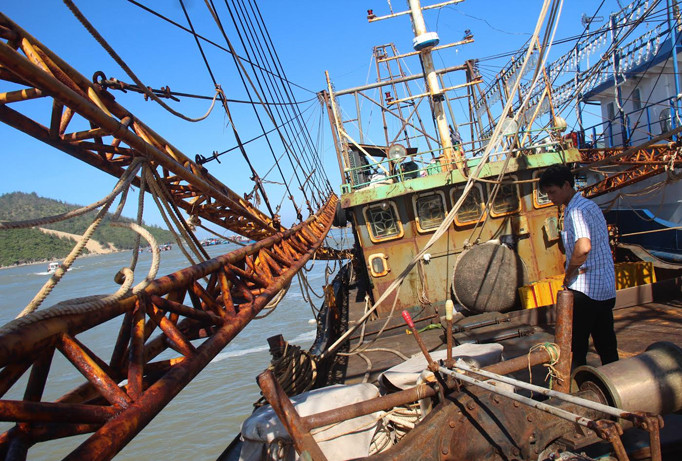 Tàu vỏ thép hoen gỉ. Ảnh: PV.