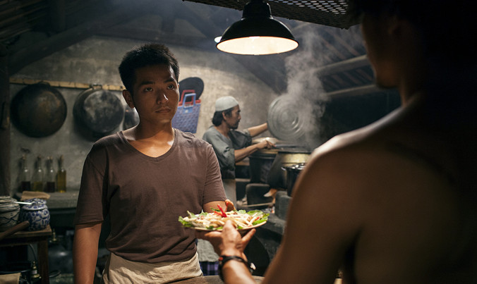 Ca sỹ Phạm Hồng Phước nhận giải Nam diễn viên chính xuất sắc tại LHP quốc tế ASEAN nhờ “Đảo của dân ngụ cư”.