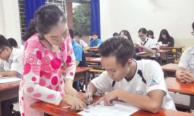 Thí sinh dự thi THPT Quốc gia 2017 tại TPHCM.