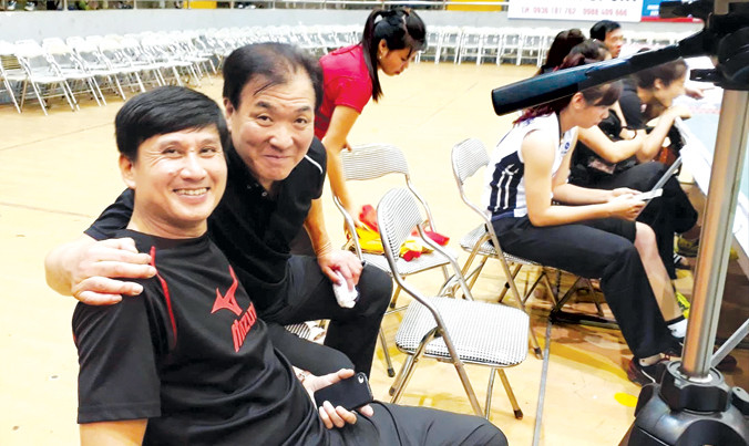 Chuyên gia Hidehiro Irisawa (thứ 2 bên trái) khi mới sang Việt Nam làm việc. Ảnh: BCSG.