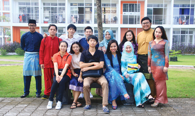 Du học sinh nước ngoài đang học tại Việt Nam.