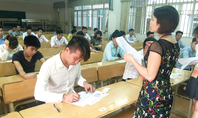 Lao động thi tiếng Hàn để được sang Hàn Quốc làm việc năm 2016. Ảnh: Phạm Thanh.