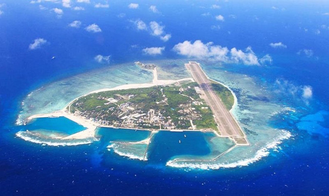 Trung Quốc xây dựng trái phép nhiều công trình trên đảo Phú Lâm. Ảnh: SCMP.