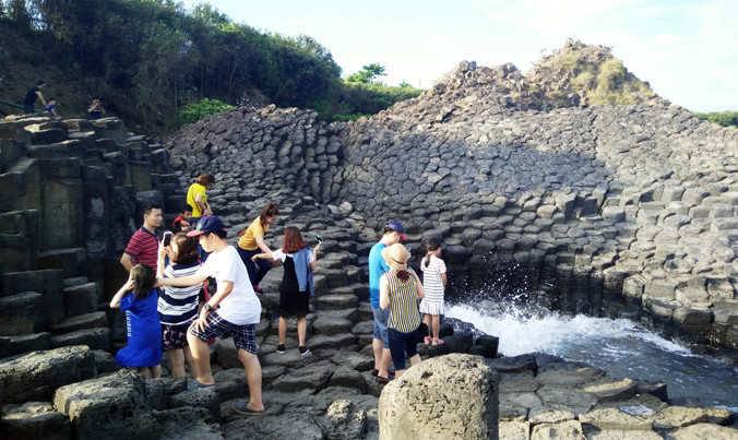 Di tích quốc gia Gành Đá Đĩa.