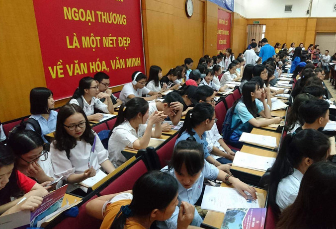 Kết quả xếp hạng của nhóm chuyên gia gây bất ngờ khi trường ĐH Ngoại thương bị xếp hạng thứ 23. Ảnh: Như Ý.