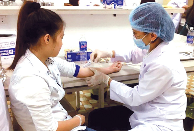 Người dân được hưởng lợi trong quy định về kết quả xét nghiệm. Ảnh: Hồng Vĩnh.